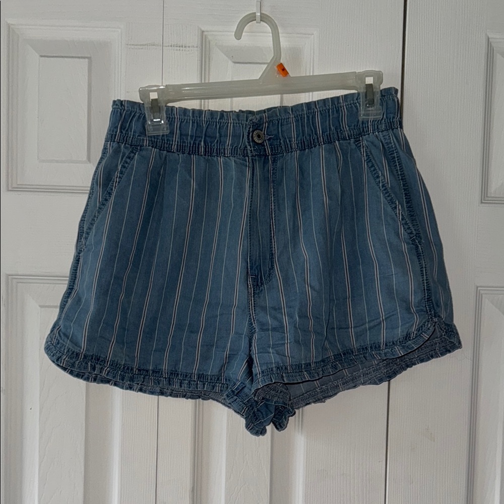 American Eagle Striped Pattern and ruffled Hem shorts
